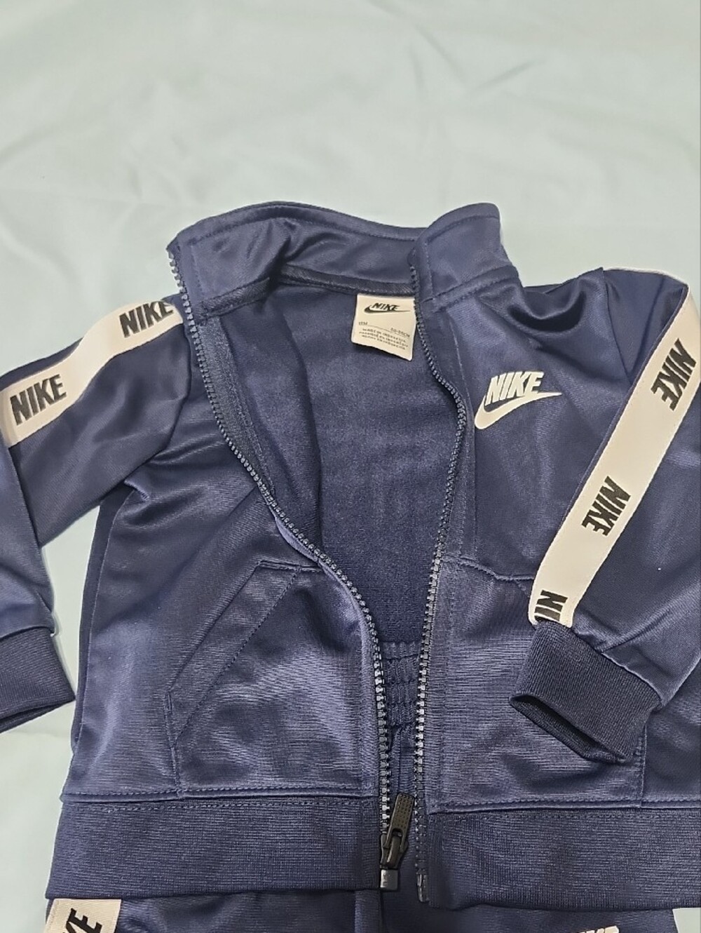 Nike Toddler 2-Piece Full-Zip Set with Logo Taping - 18M - Picture 3 of 6